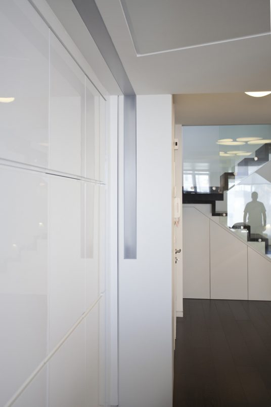 DUPLEX TLV 2 ENTRANCE STAIRS