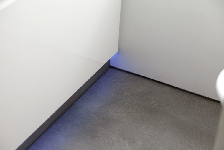 RAMAT HASHARON APARTMENT BATHROOM FLOOR DETAIL