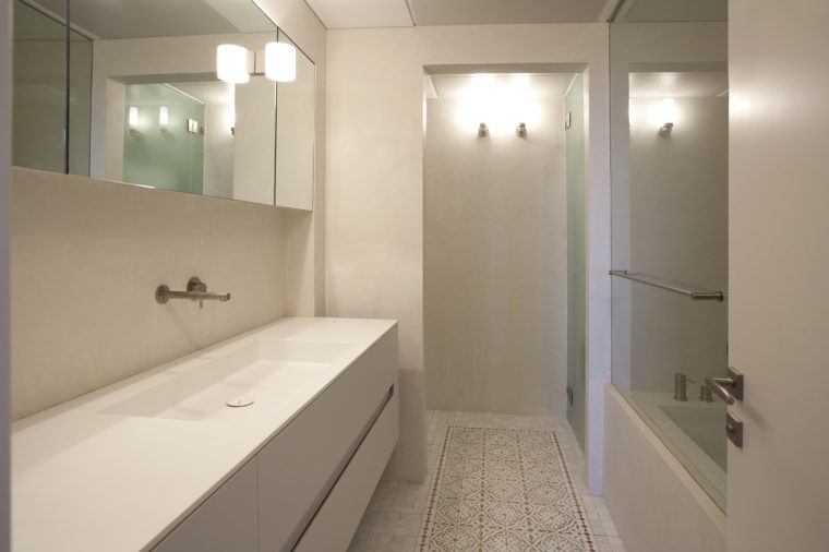 W40 TLV BATHROOM 1