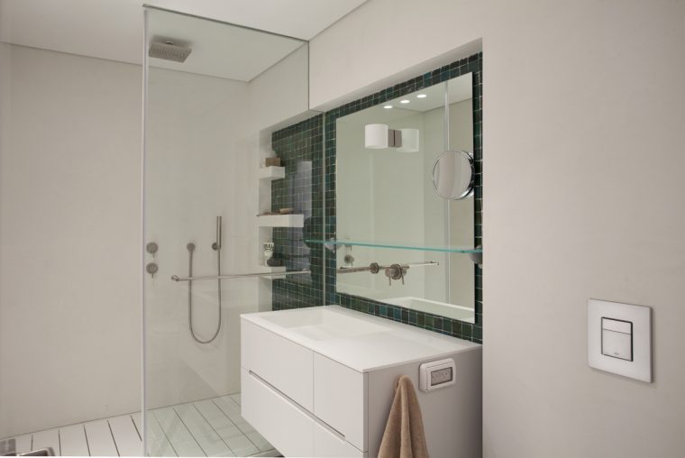 W40  TLV BATHROOM 3