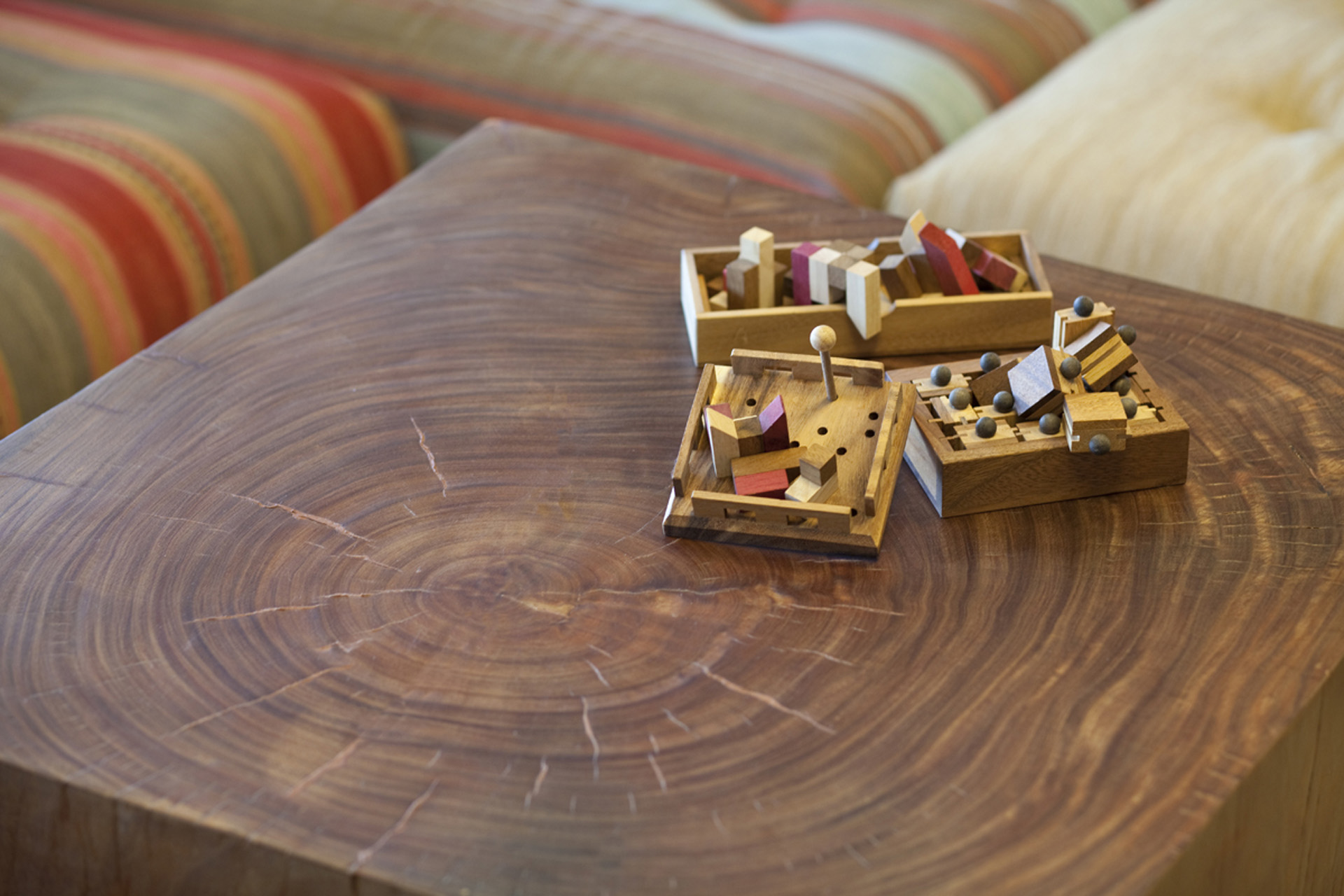 DETAIL COFFEE TABLE 1